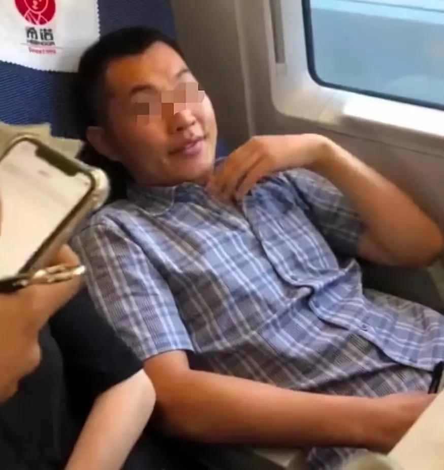 最新高铁霸座男事件引发社会反响与深度思考