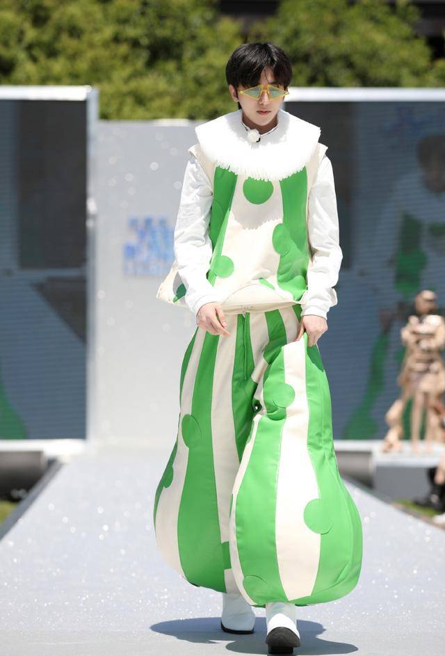 奔跑吧兄弟时装周时尚潮流引领者展现独特魅力